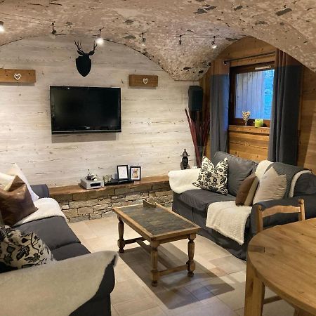 Two Bedroom Apartment La Voute, Chandon Near Meribel - Sleeps 4 Adults Or 2 Adults And 3 Children Les Allues ภายนอก รูปภาพ